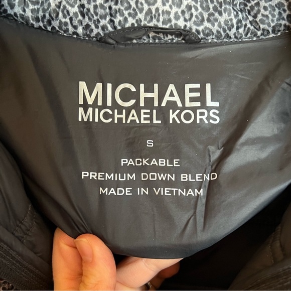 NWOT Michael Kors Animal Print Packable Hooded Down Puffer - Picture 3 of 5